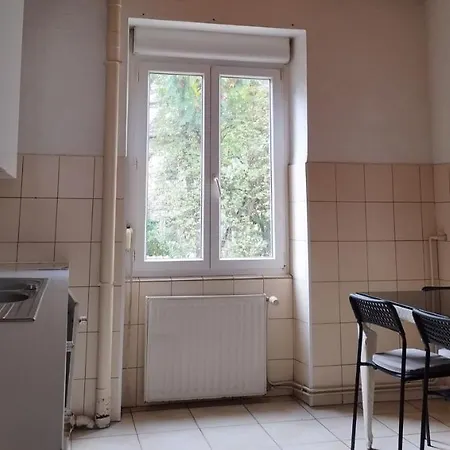 Apartment Le Thannois - 2 Chambres, Salon, Cuisine Equipee, Parking Et Wifi Gratuit *