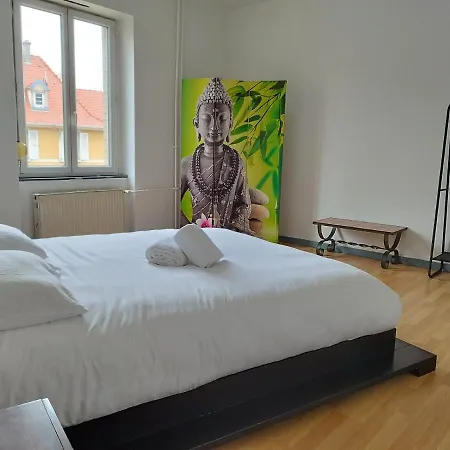 Apartment Le Thannois - 2 Chambres, Salon, Cuisine Equipee, Parking Et Wifi Gratuit