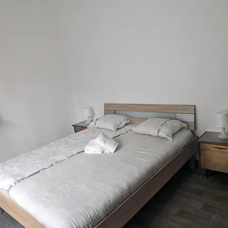 Le Thannois - 2 Chambres, Salon, Cuisine équipée, Parking Et Wifi Gratuit Appartamento *