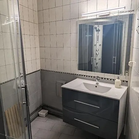 Le Thannois - 2 Chambres, Salon, Cuisine Equipee, Parking Et Wifi Gratuit