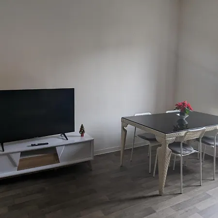 Le Thannois - 2 Chambres, Salon, Cuisine Equipee, Parking Et Wifi Gratuit Διαμέρισμα Μυλούζη