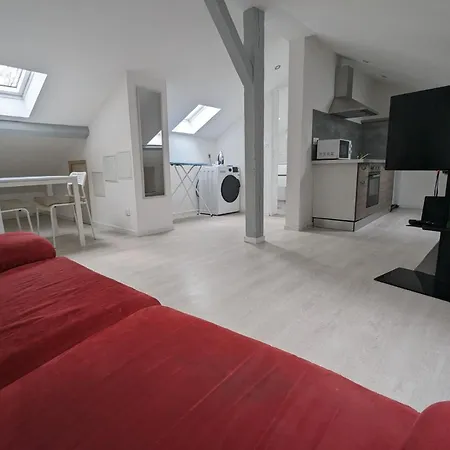 Le Thannois - 2 Chambres, Salon, Cuisine Equipee, Parking Et Wifi Gratuit *