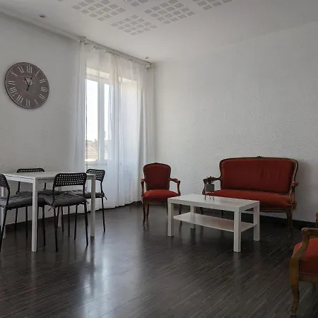Le Thannois - 2 Chambres, Salon, Cuisine Equipee, Parking Et Wifi Gratuit Appartement