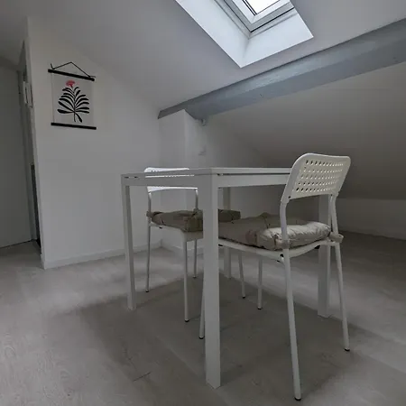 Apartment Le Thannois - 2 Chambres, Salon, Cuisine Equipee, Parking Et Wifi Gratuit *