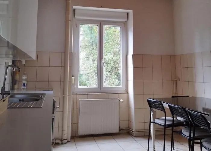 Appartement Le Thannois - 2 Chambres, Salon, Cuisine Equipee, Parking Et Wifi Gratuit *