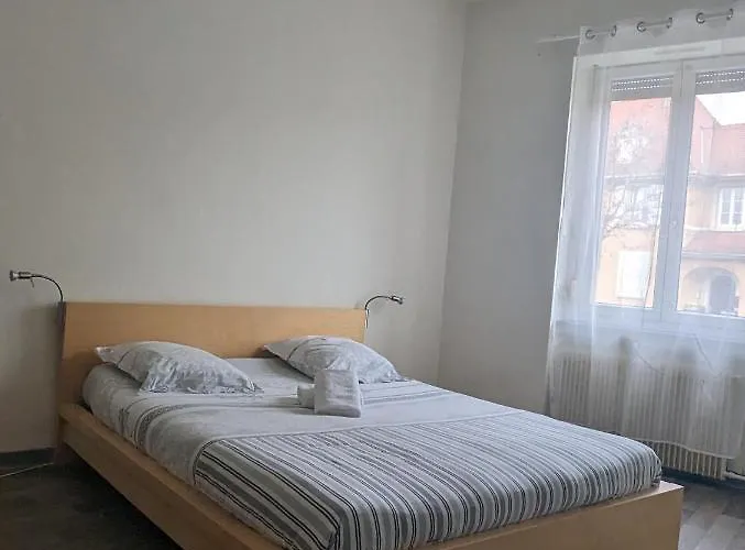 Le Thannois - 2 Chambres, Salon, Cuisine Equipee, Parking Et Wifi Gratuit *