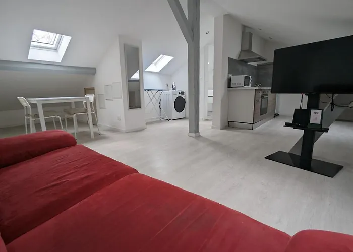 Le Thannois - 2 Chambres, Salon, Cuisine équipée, Parking Et Wifi Gratuit *